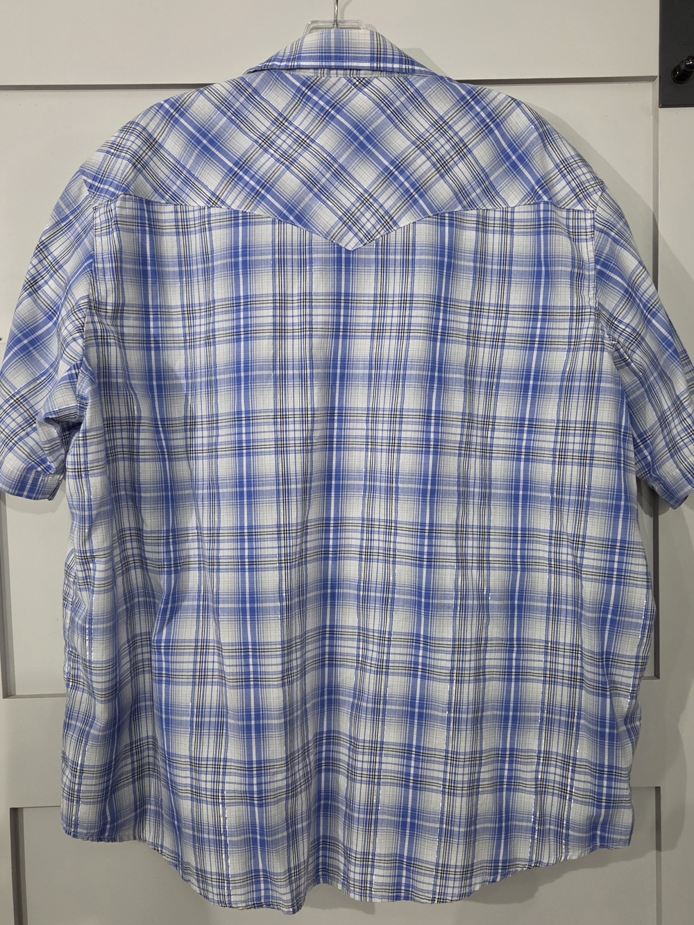 Wrangler Light Blue and White Plaid Short-Sleeve Western Shirt With Metallic Thr - Picture 2 of 4